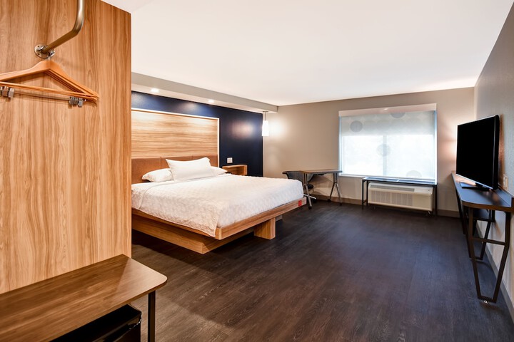 Room 16 of 34