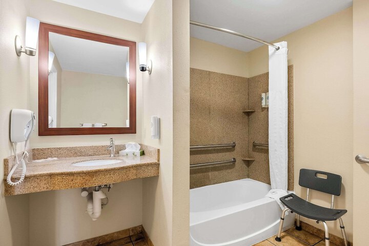 Comfort Suites