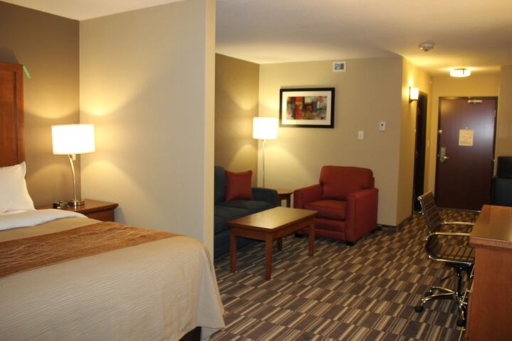 Comfort Inn & Suites Edmonton International Airport