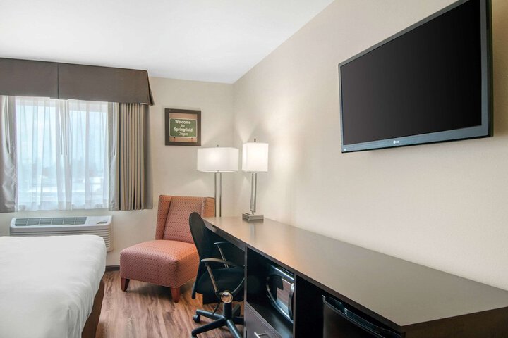 Room 32 of 39