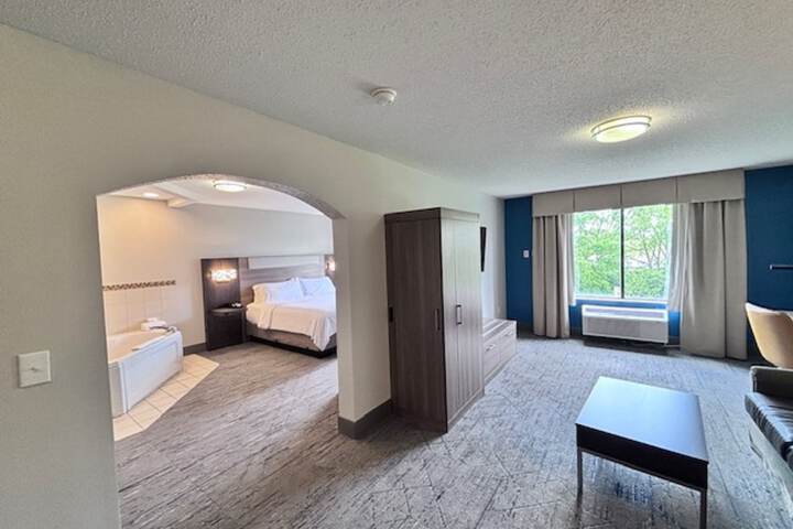 Holiday Inn Express Hotels and Suites Dayton North Tipp City by IHG