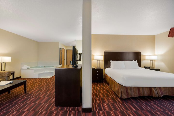 Room 7 of 33