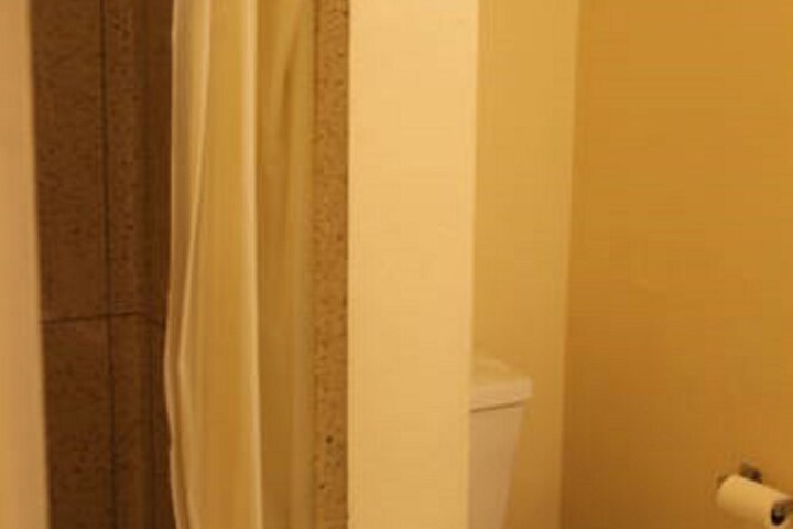 Room 23 of 38