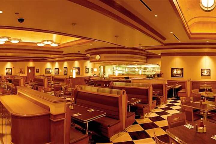 Dining 9 of 15