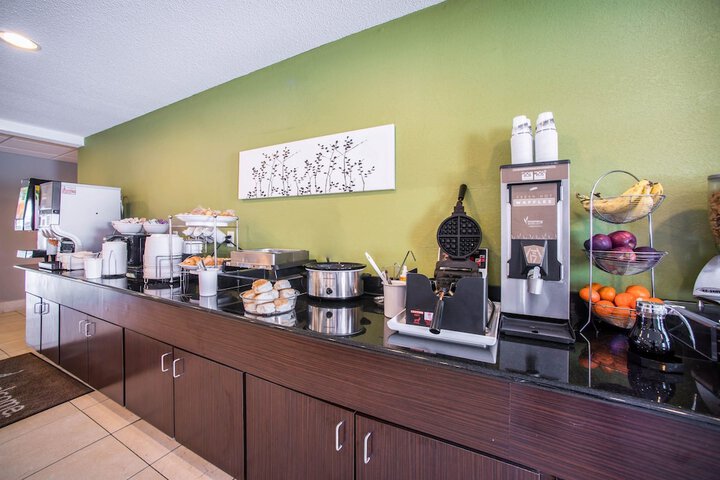 Breakfast/Coffee Service 32 of 38