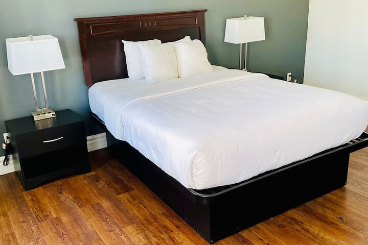 Econo Lodge Montreal-Brossard