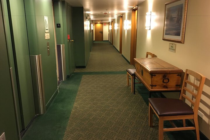 Ballroom/Hall 71 of 76