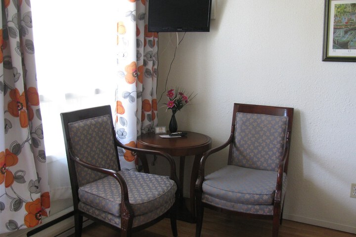 Room 13 of 37