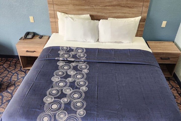 Room 7 of 24