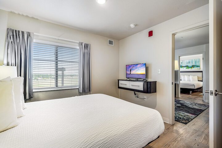 Room 9 of 25