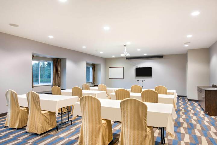 Microtel Inn & Suites by Wyndham Pearl River / Slidell