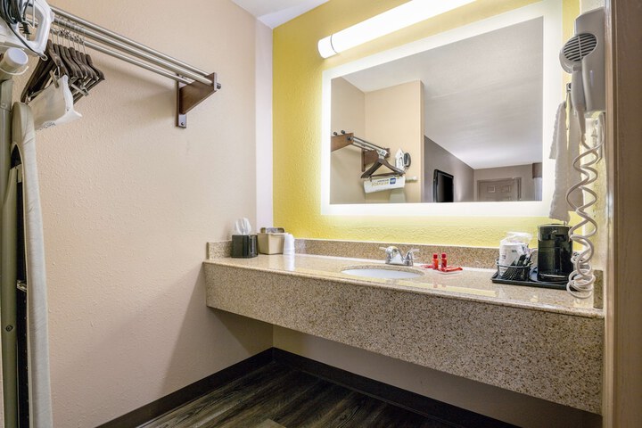 Room 12 of 28