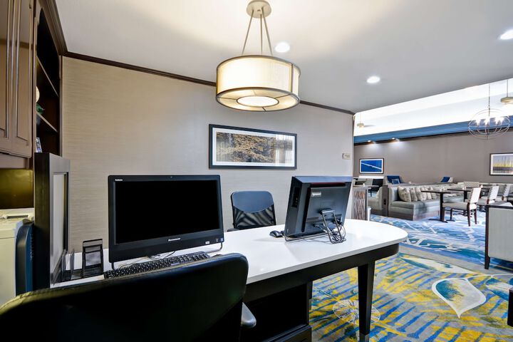 Business Center 90 of 91