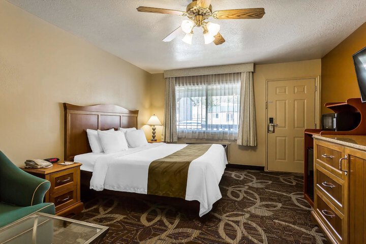 Room 12 of 24