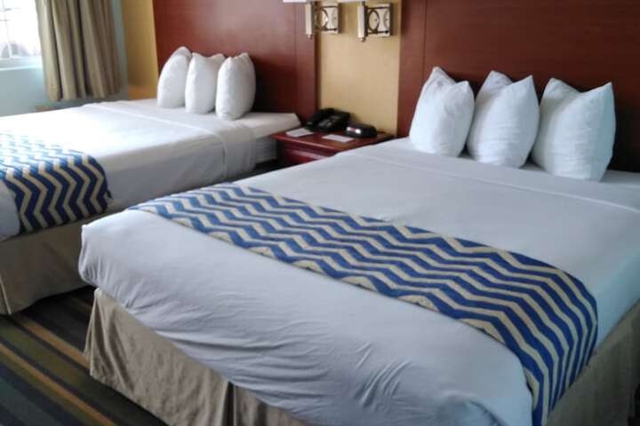 Room 17 of 28
