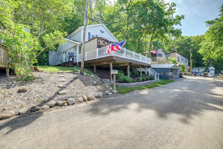Big Pine Island Lake Cottage w / Boat Dock & Kayaks