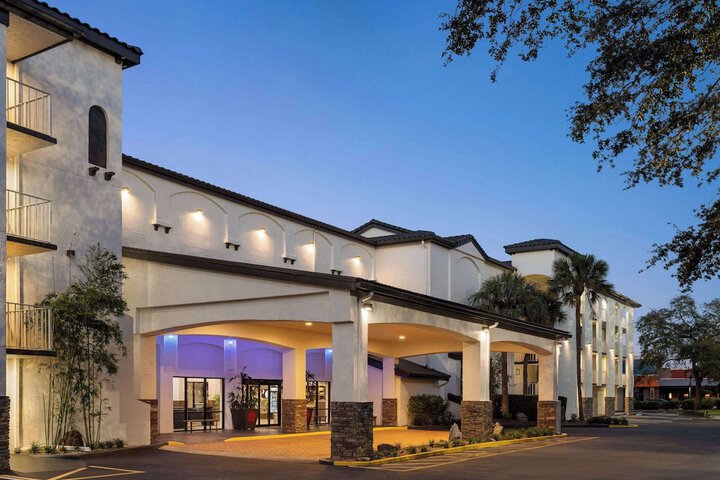 Hotel 2 of 76