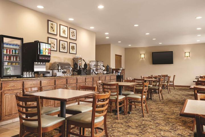 Country Inn & Suites by Radisson Forest Lake, MN