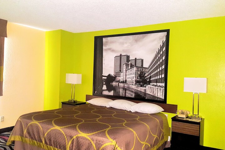 Room 11 of 40