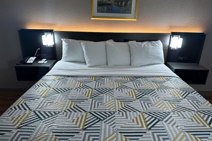 Room 27 of 32