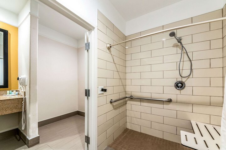 Room 32 of 57