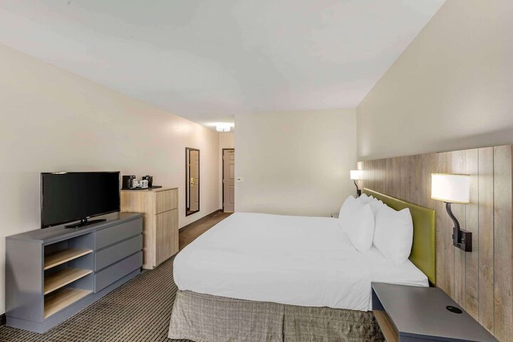 Room 25 of 37