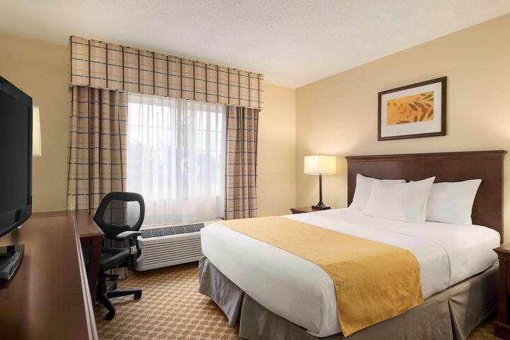 Country Inn & Suites by Radisson Owatonna, MN