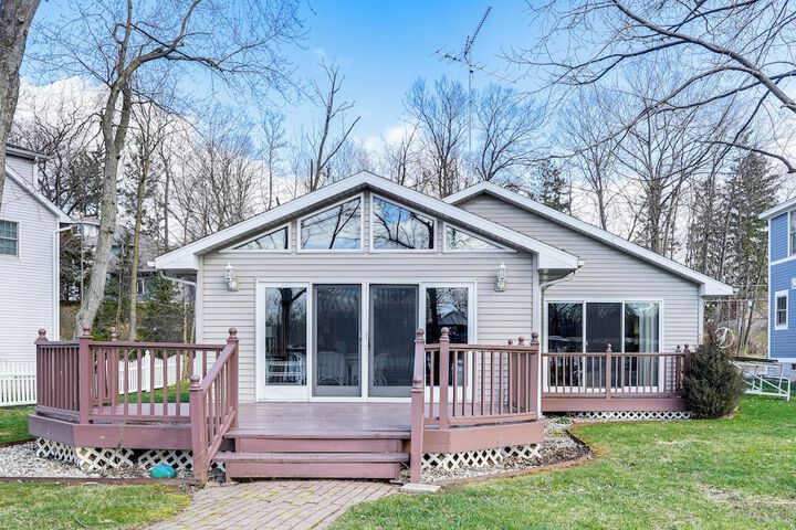 House on Paw Paw Lake w / Private Dock!