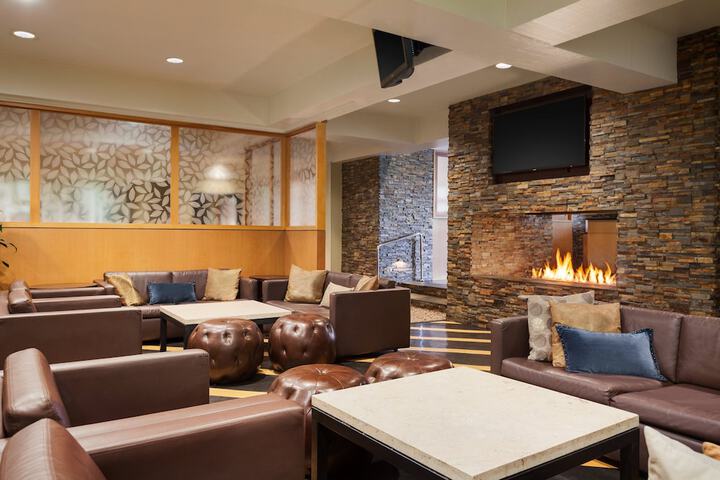 Lounge 31 of 40