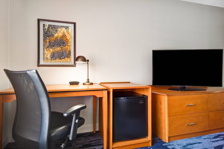 Room 11 of 33