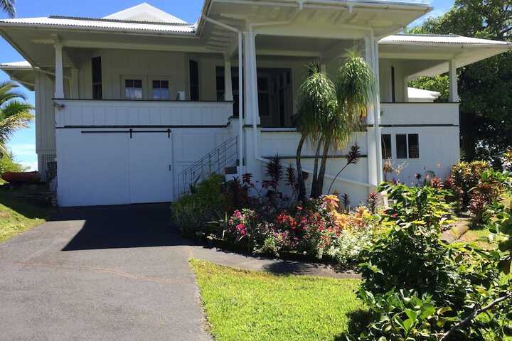 Hilo Bay Oceanfront B & B