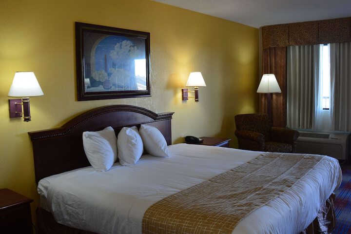 Room 11 of 36