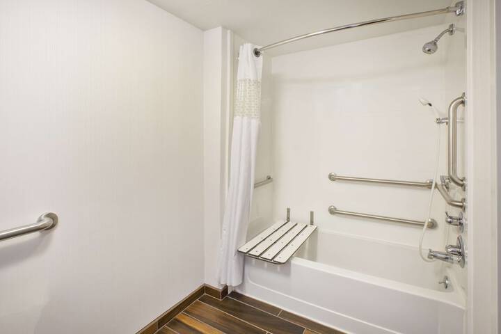 Room 7 of 24