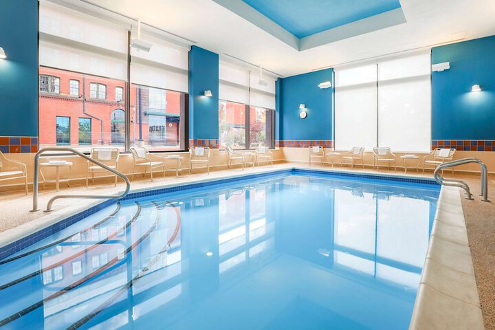 Hampton Inn & Suites Pittsburgh-Downtown