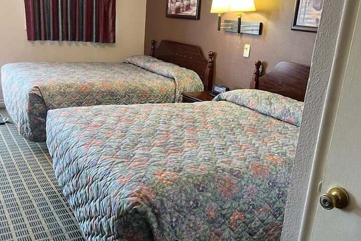 Room 10 of 13