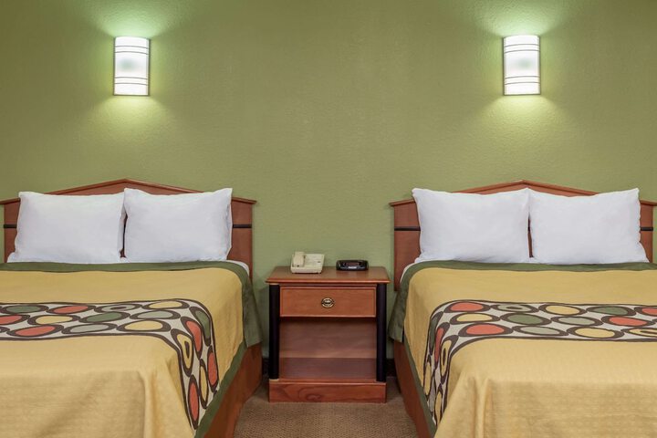 Room 4 of 13