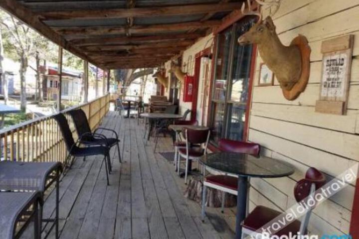 The Buffalo Girls Hotel