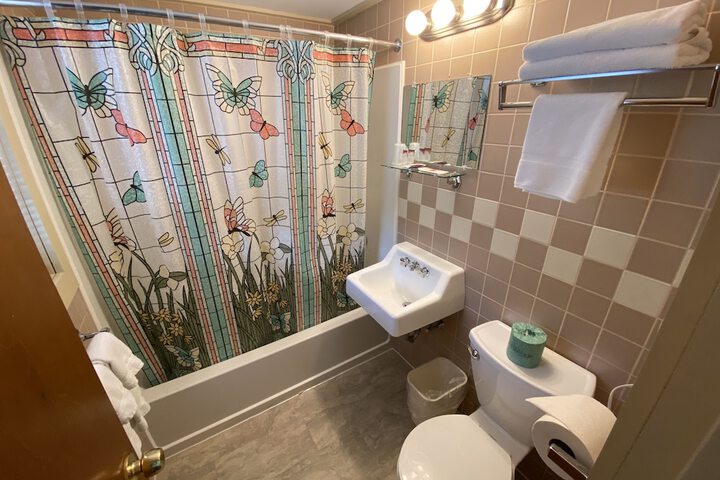 Room 15 of 28