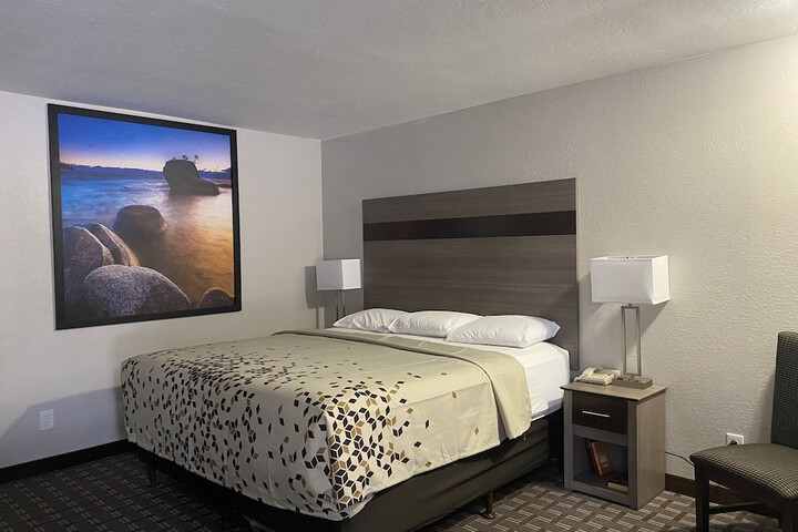 Room 10 of 30