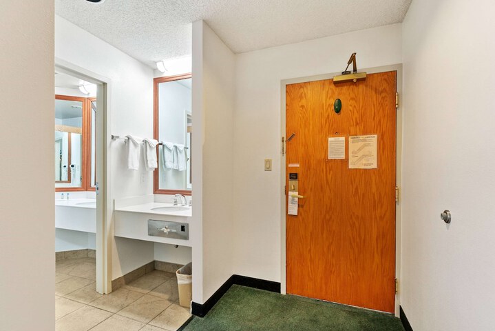 Room 80 of 129