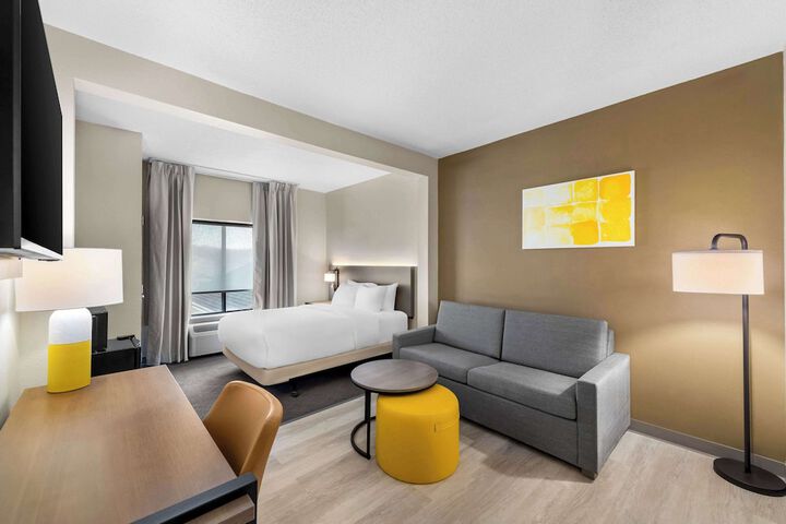 Room 6 of 28