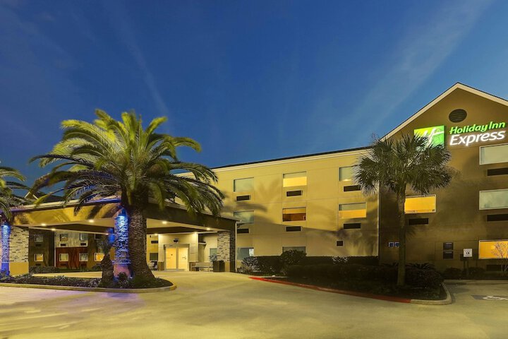 Hotel 2 of 64