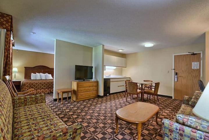 Cabot Inn & Suites