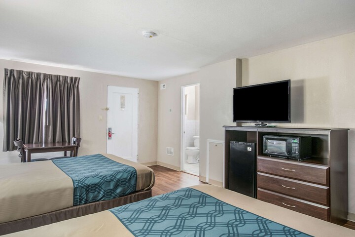 Room 32 of 49