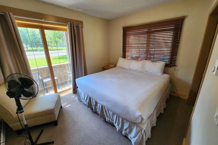 Aspen Village Inn