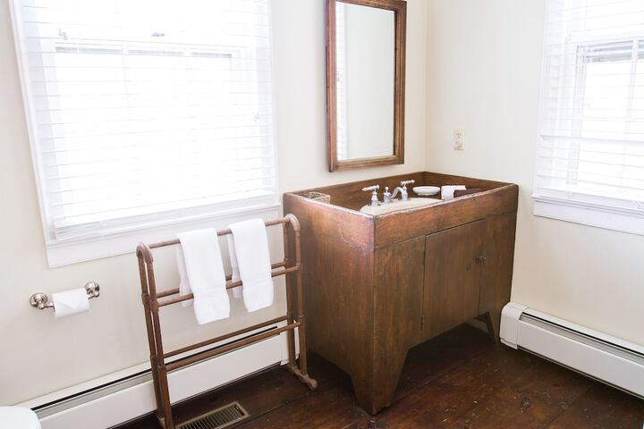 Room 52 of 75
