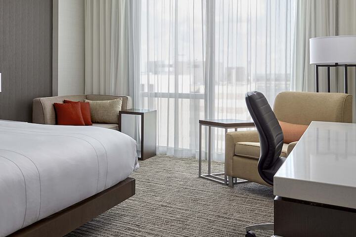 Calgary Airport Marriott In-Terminal Hotel