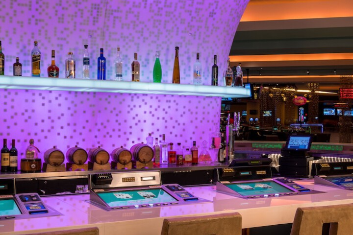 Lounge 74 of 90