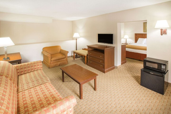 Room 11 of 28