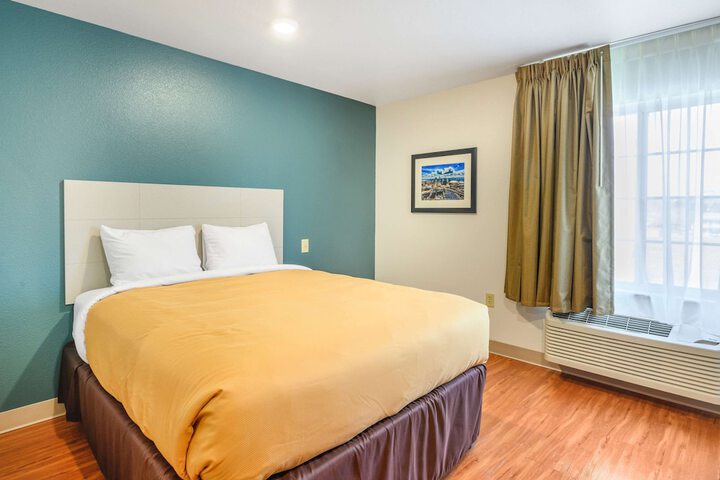 Room 8 of 18